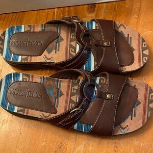 Minnetonka Brown Leather women’s Sandals